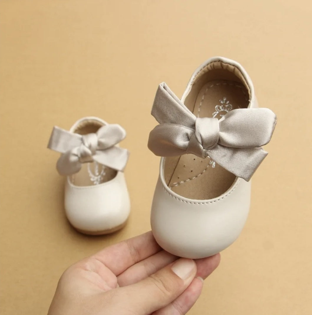 Baby girl deals ivory shoes